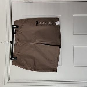 NWT. Lee. Brown walk shorts. 16